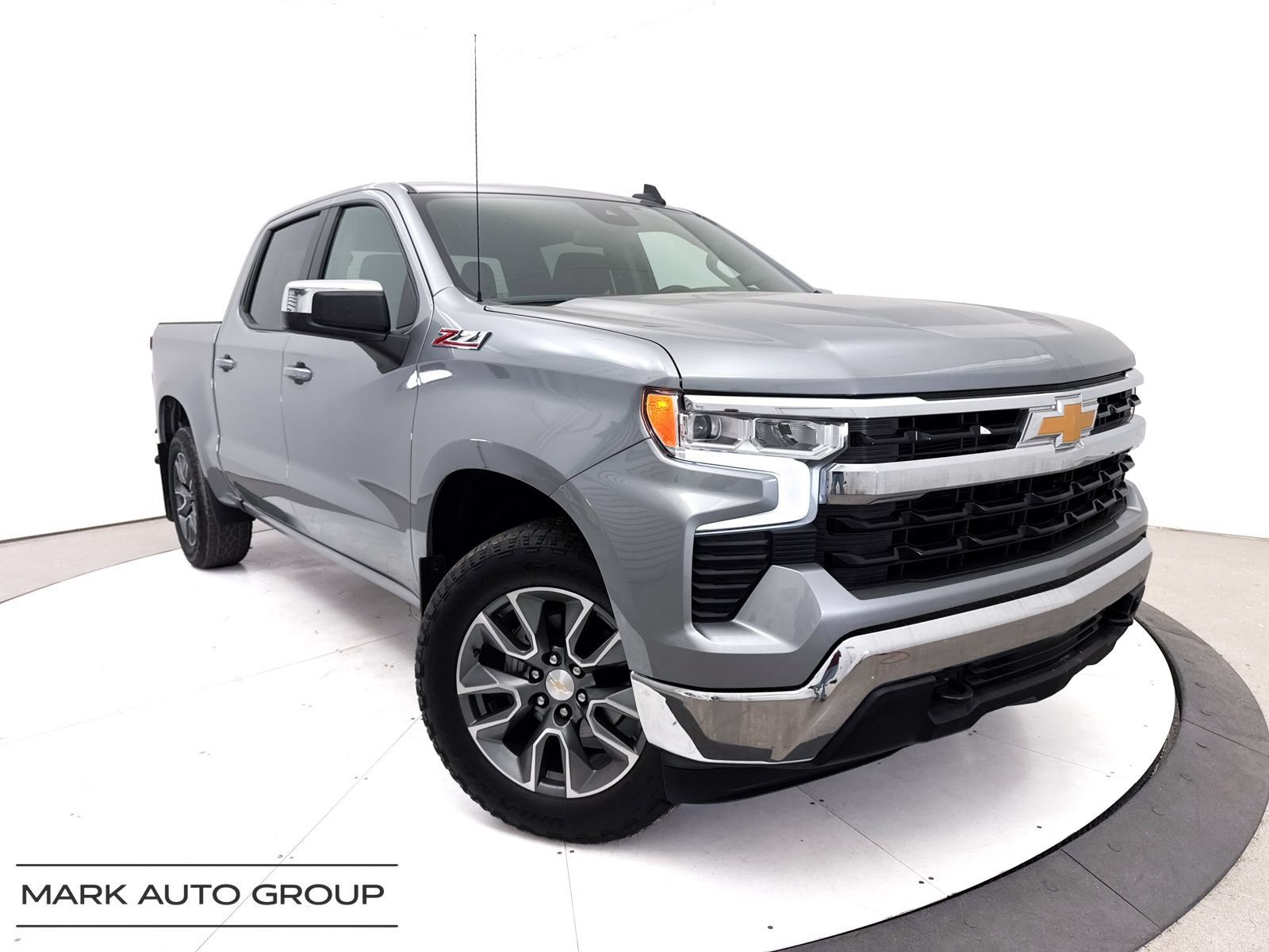 Used 2024 Chevrolet Silverado 1500 LT w/ Z71 Off-Road Package AWD/4WD image 1