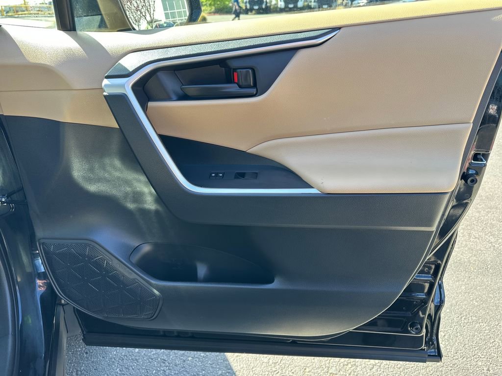 Certified 2025 Toyota RAV4 LE AWD/4WD image 16