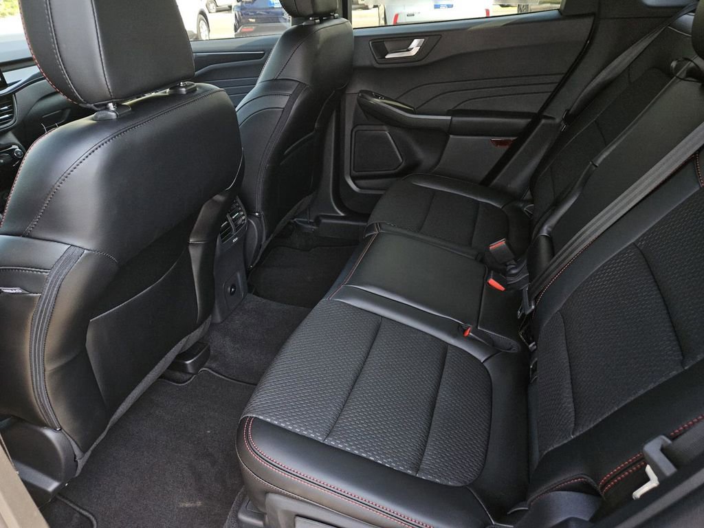 Used 2025 Ford Escape ST-Line w/ Tech Pack #1 FWD image 27