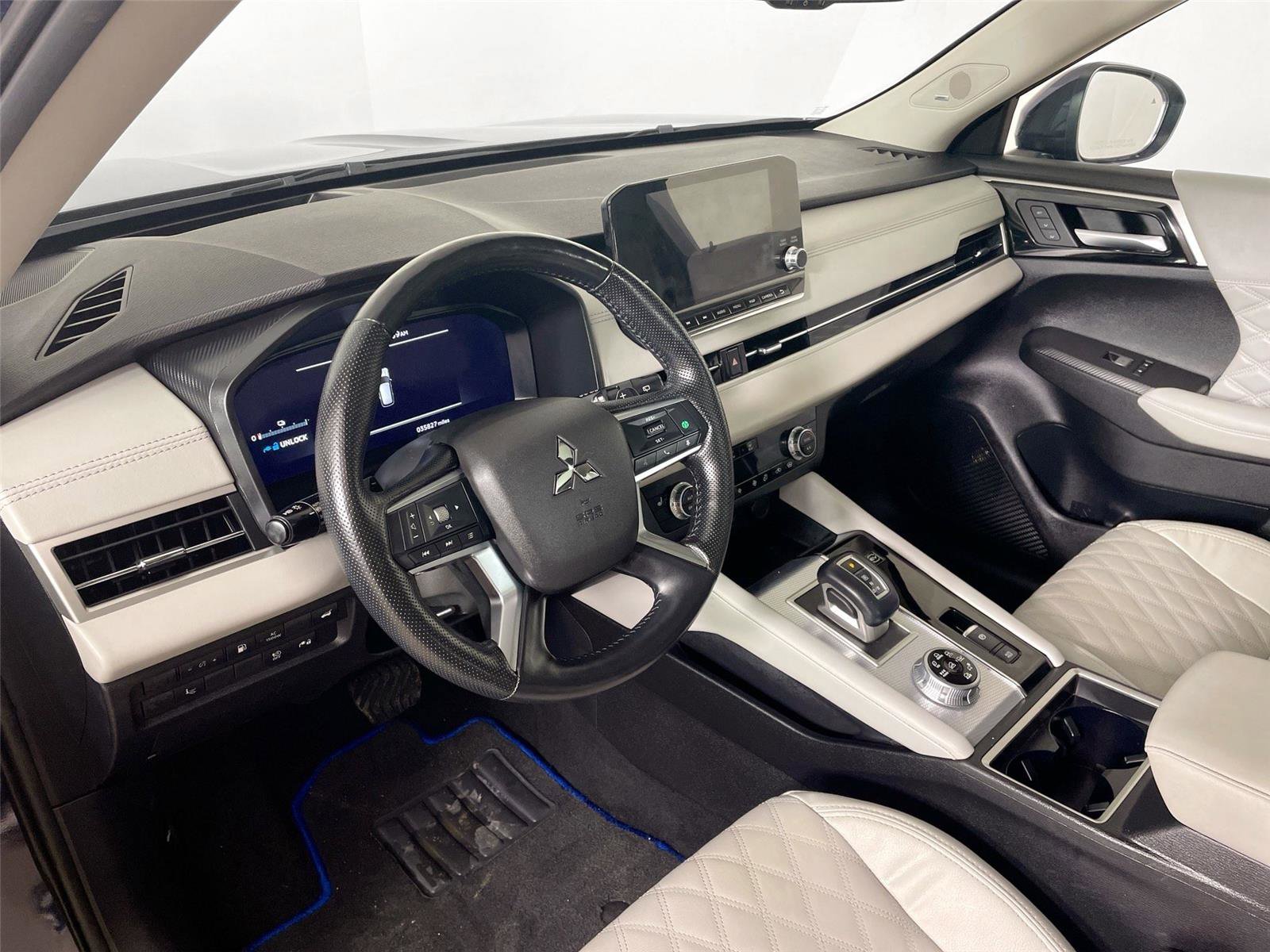 Used 2024 Mitsubishi Outlander SEL image 9