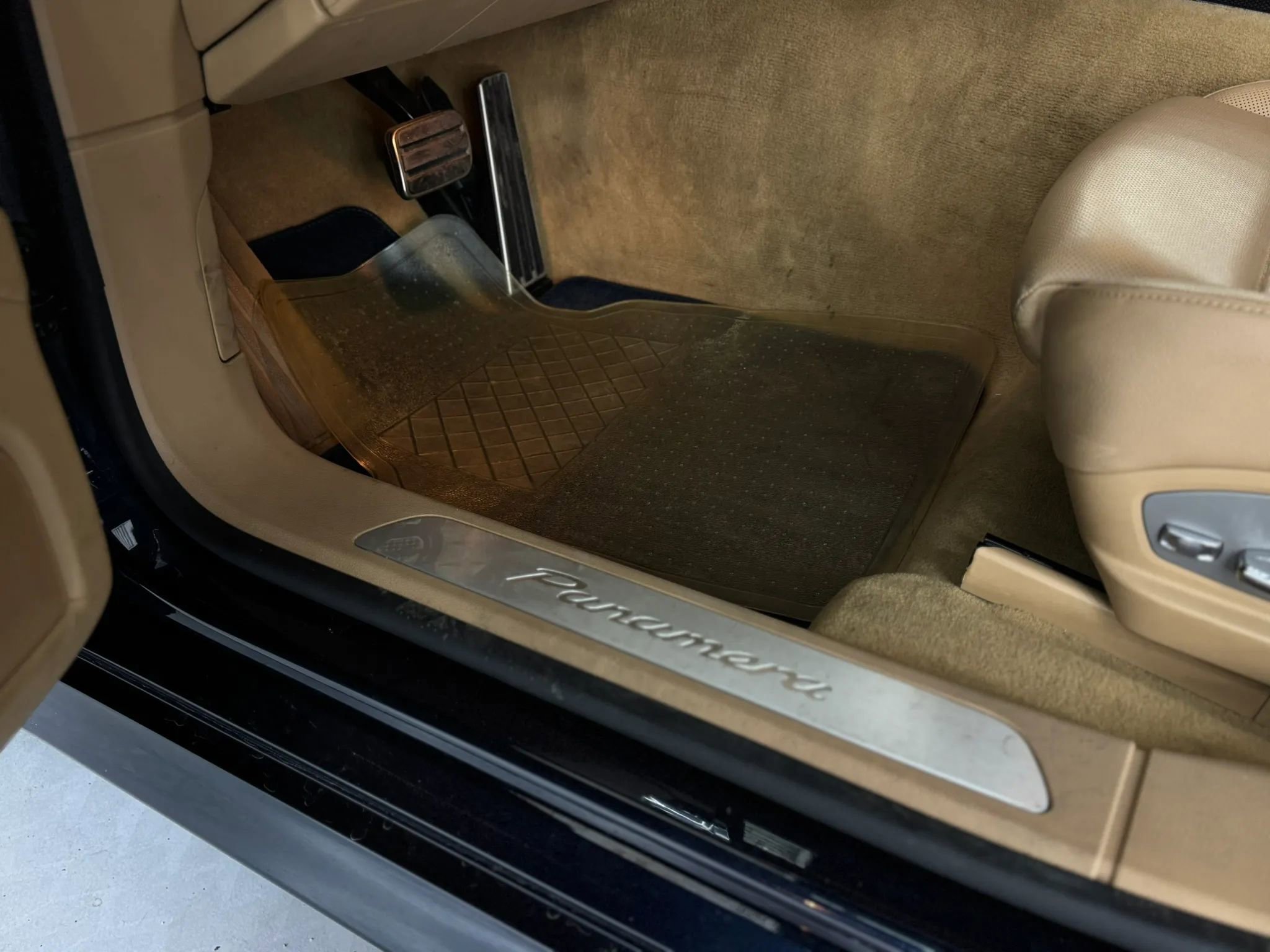 Used 2013 Porsche Panamera 4 Platinum Edition image 15