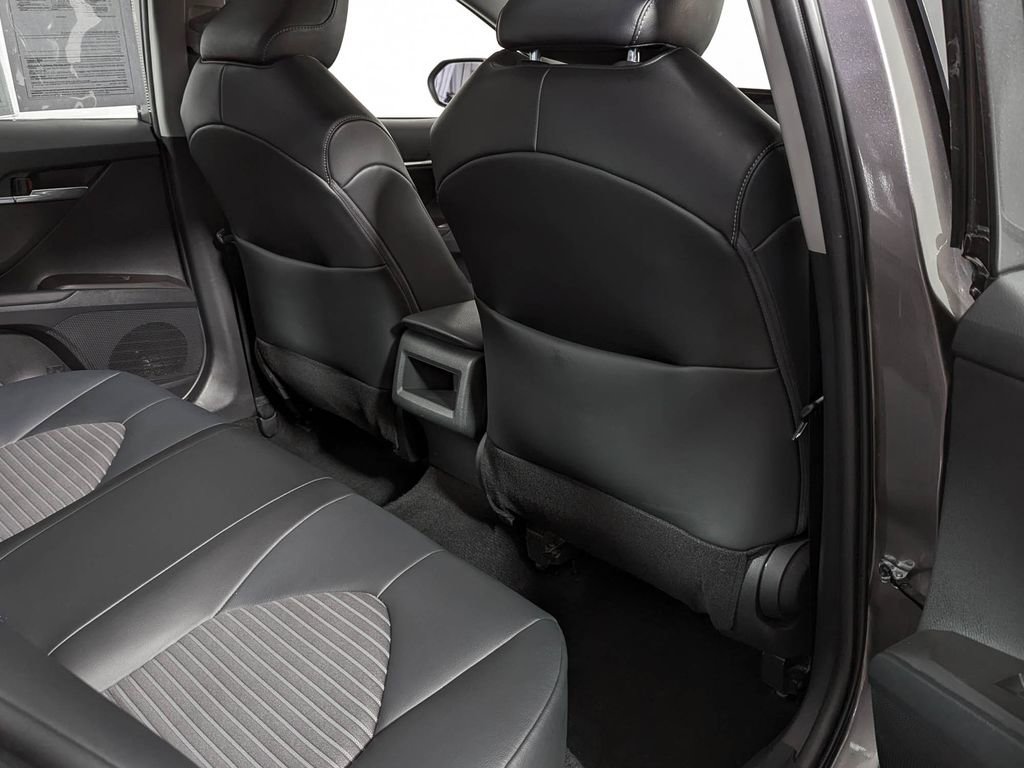 Used 2022 Toyota Camry SE image 34