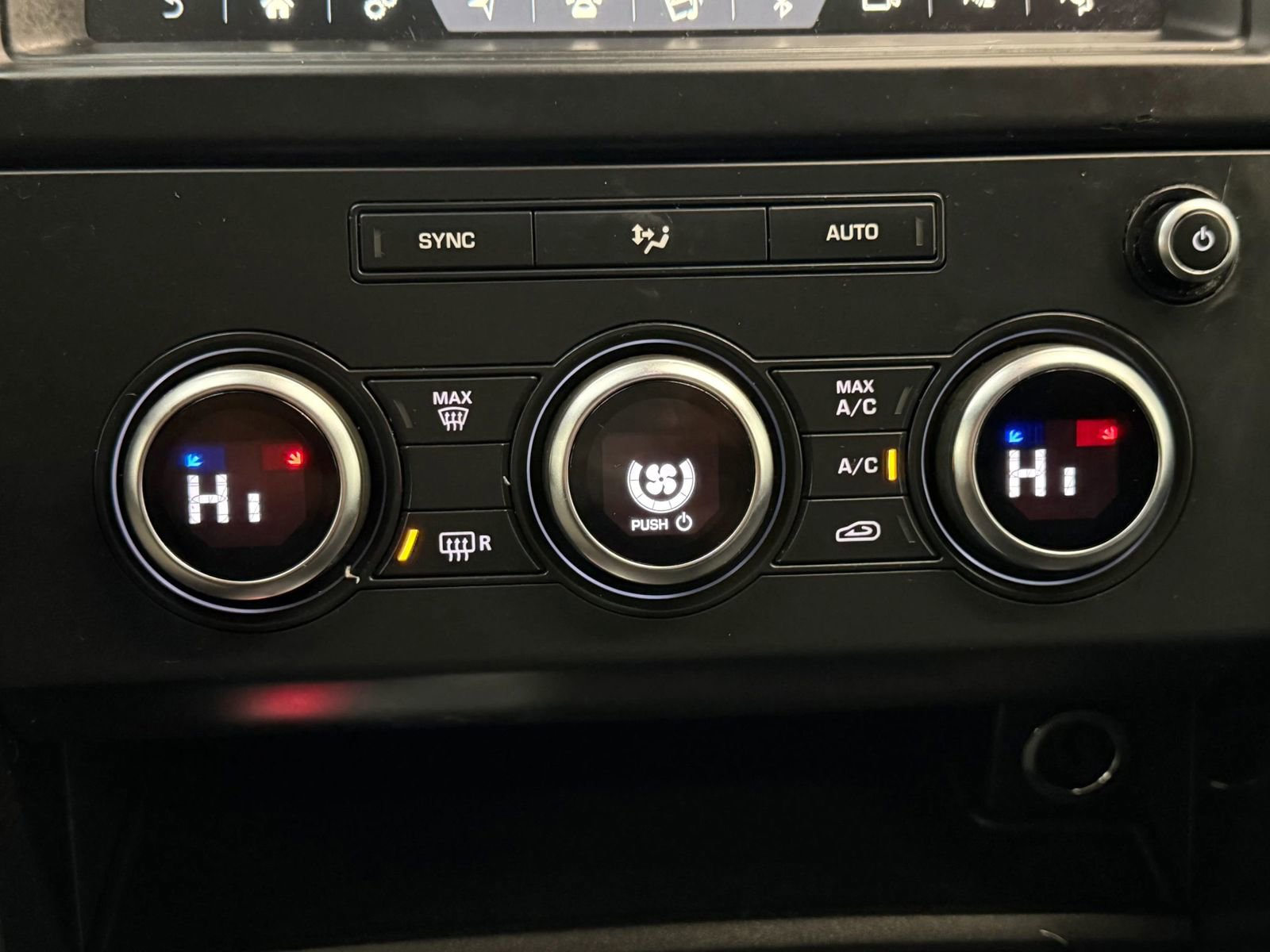 Used 2020 Land Rover Discovery SE image 33