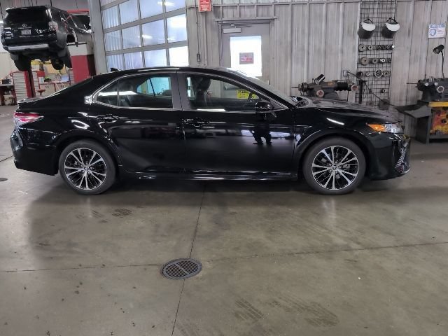 Used 2020 Toyota Camry SE FWD image 5