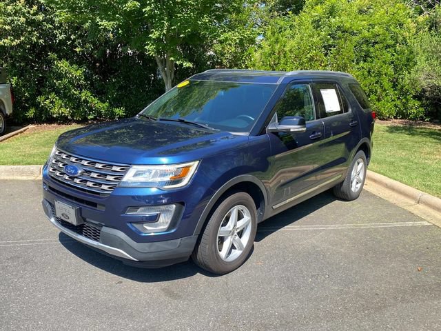 Used 2017 Ford Explorer XLT AWD/4WD image 3