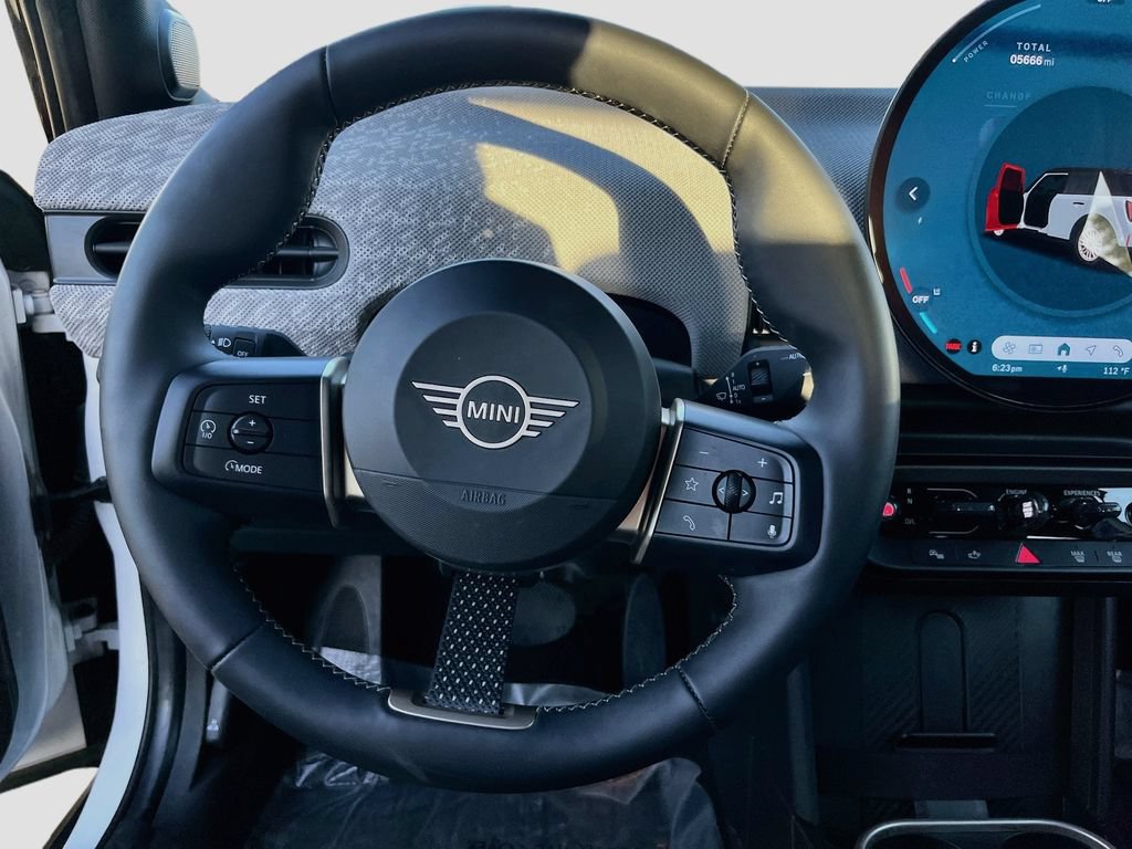 Used 2025 MINI Cooper 4-Door Hardtop FWD image 10