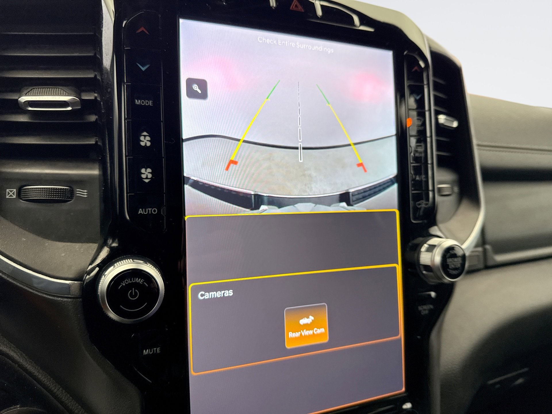 Used 2023 RAM 1500 Laramie AWD/4WD image 15