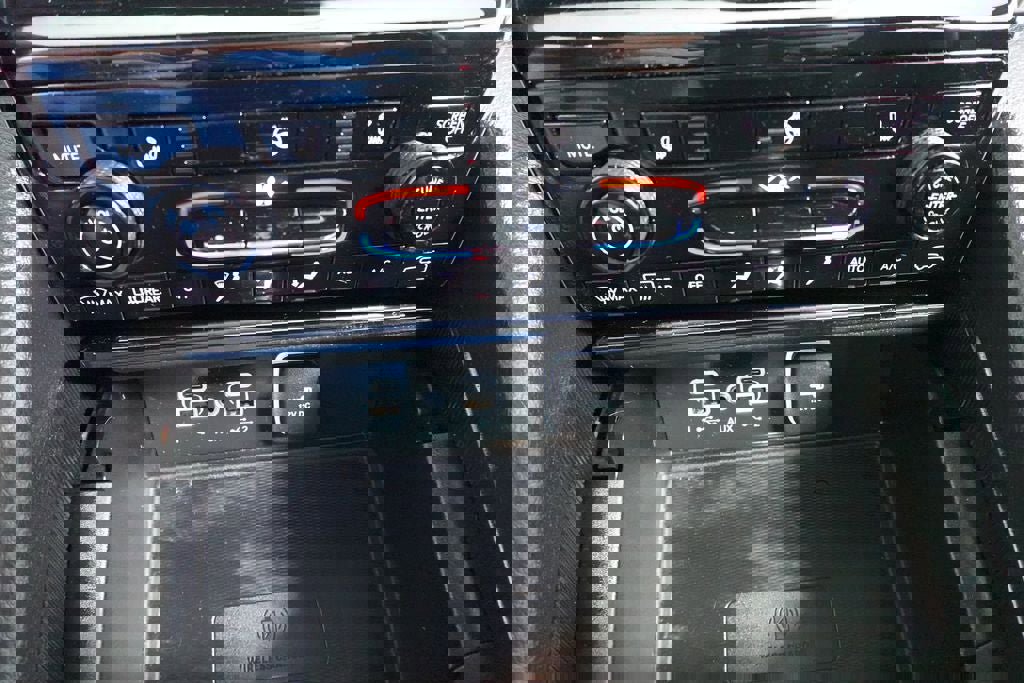 Used 2023 Jeep Grand Cherokee L Altitude image 15