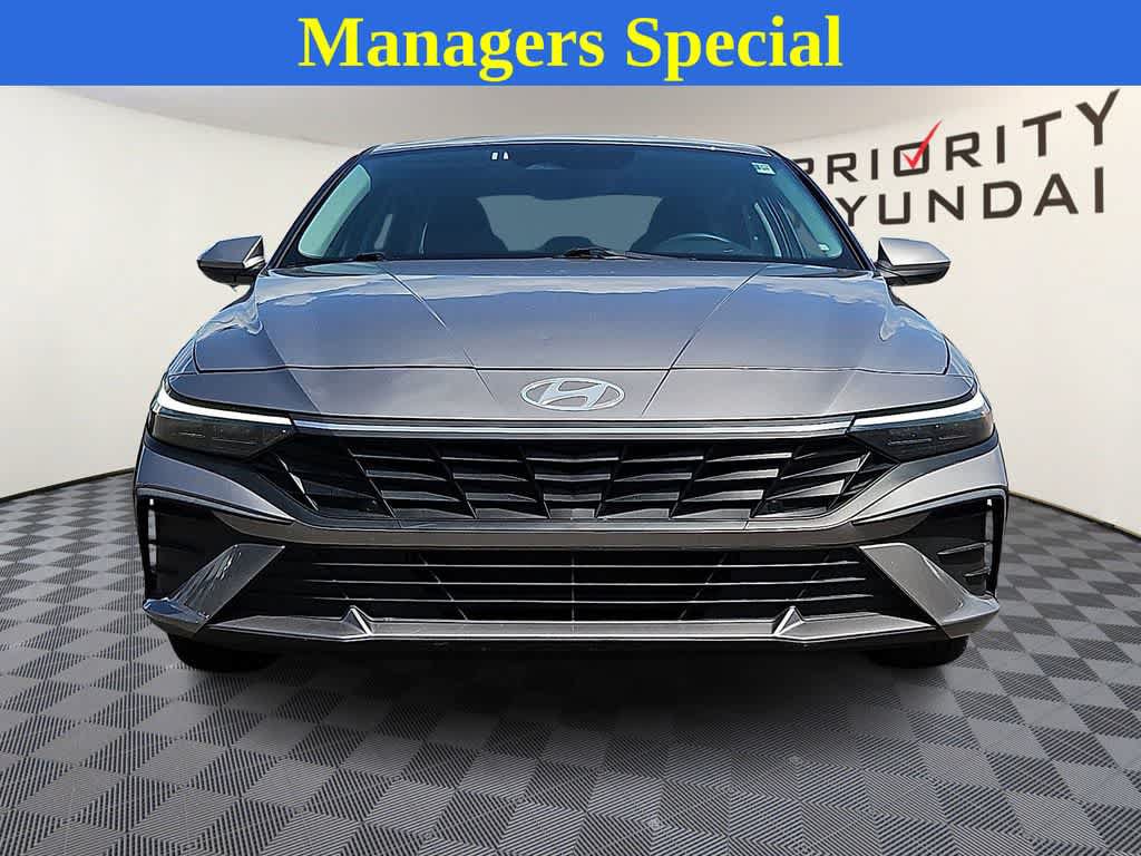 Used 2024 Hyundai Elantra SEL FWD image 2