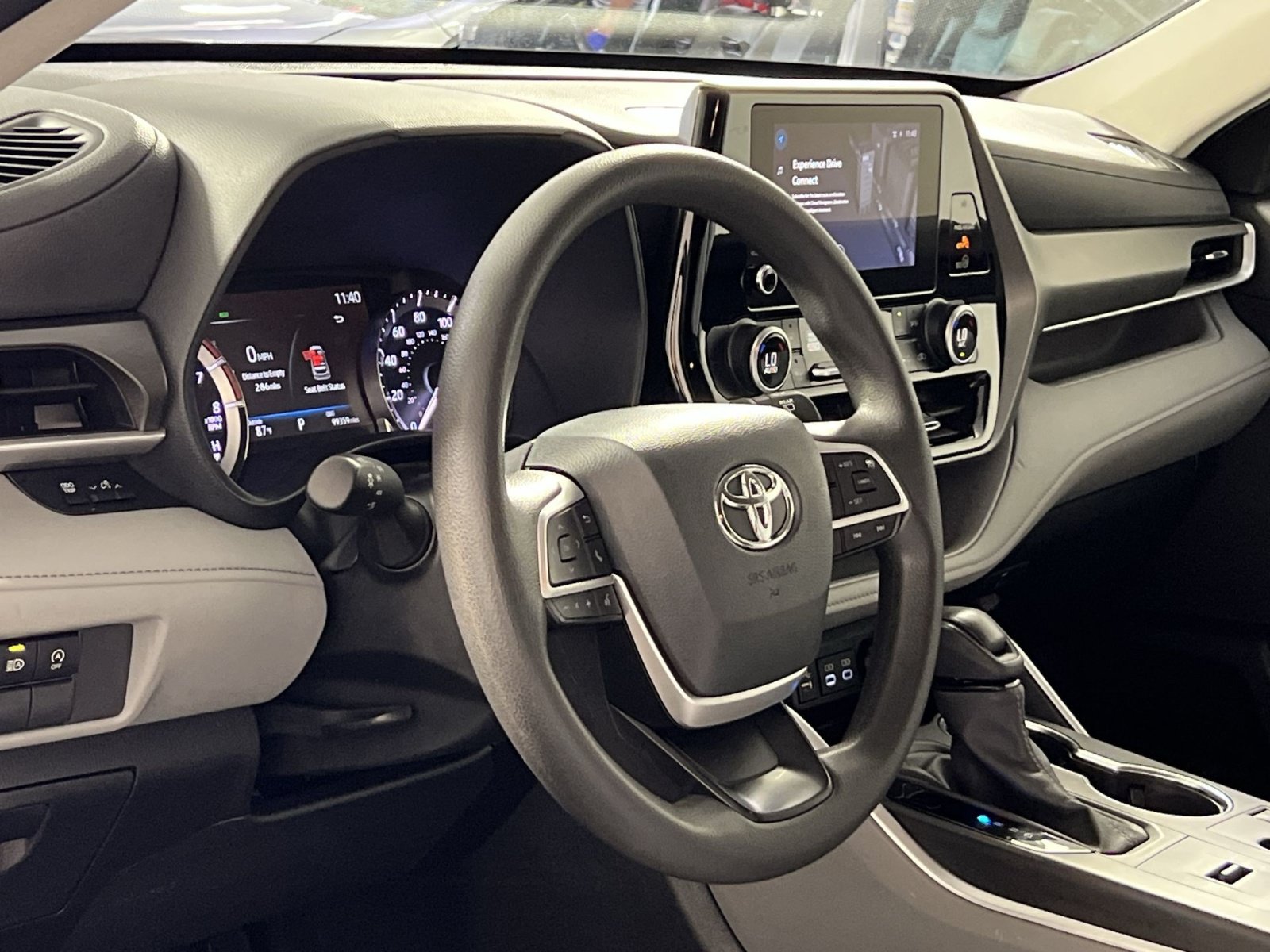 Used 2023 Toyota Highlander L FWD image 14