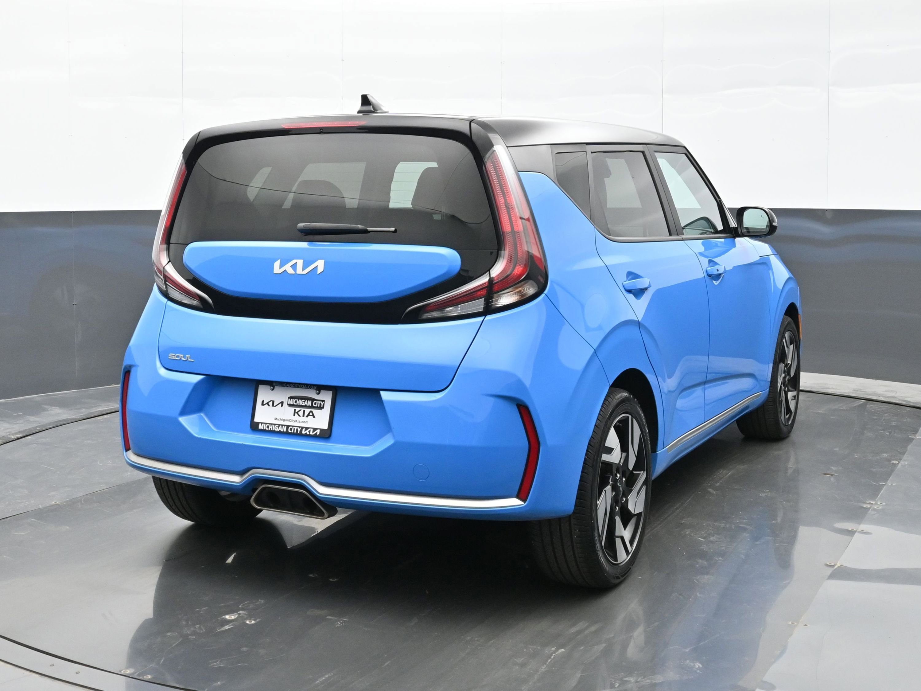 Used 2024 Kia Soul GT-Line FWD image 4