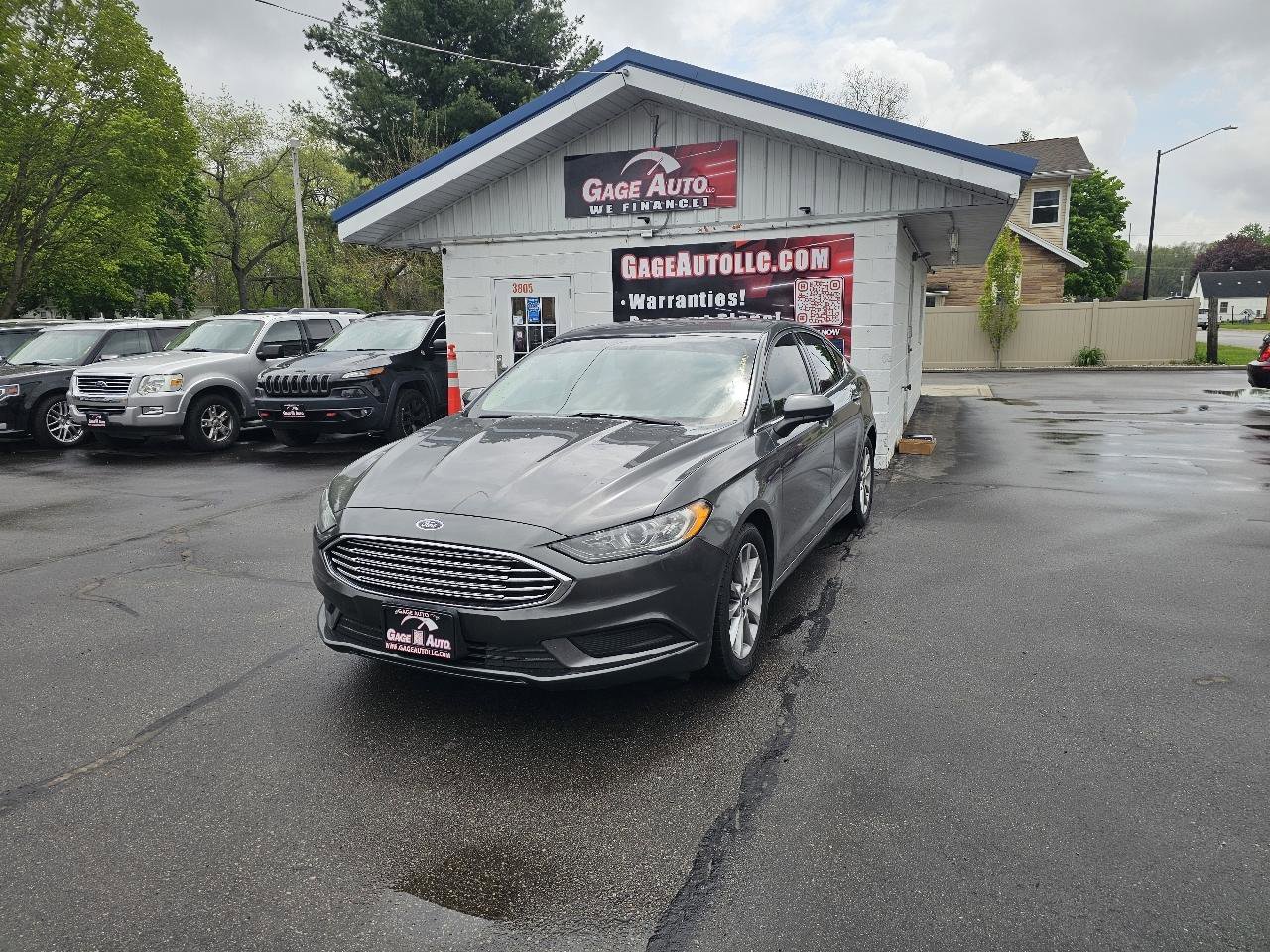 Used 2017 Ford Fusion SE FWD image 4