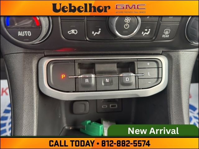 Used 2023 GMC Acadia SLT w/ Preferred Package image 32