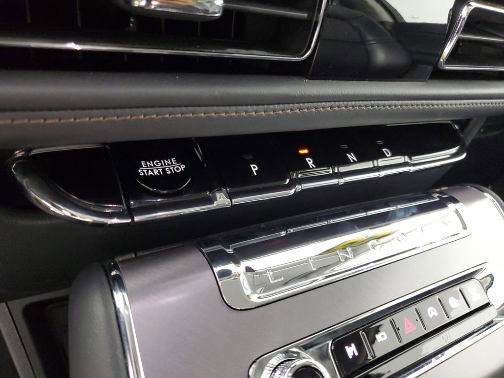 Used 2025 Lincoln Aviator 2WD w/ Jet Appearance Package image 29