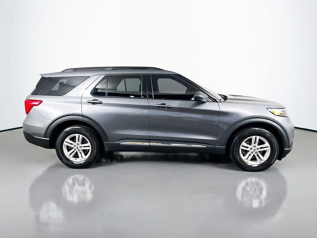 Used 2023 Ford Explorer XLT AWD/4WD image 4