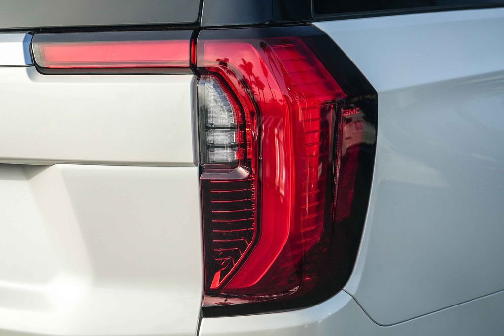 Used 2025 GMC Yukon XL Denali w/ Sun & Power Step Package image 7