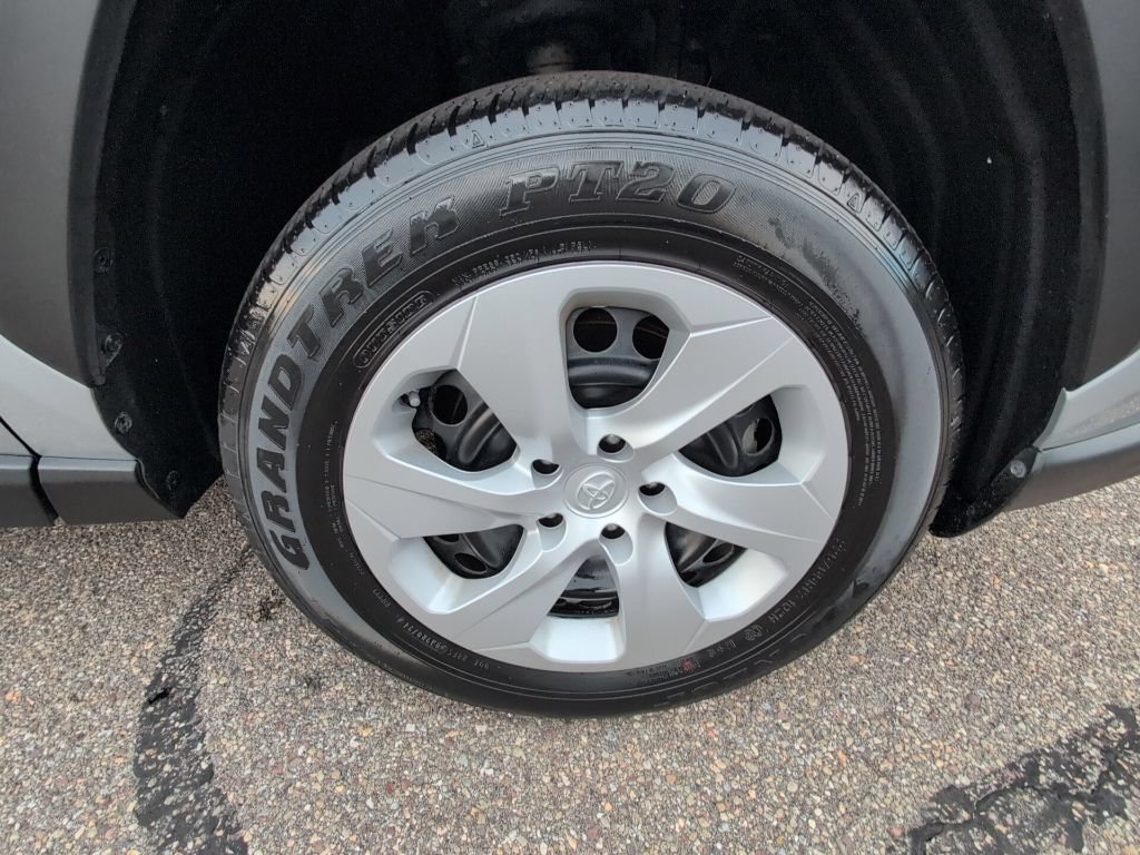 Used 2024 Toyota RAV4 LE AWD/4WD image 12