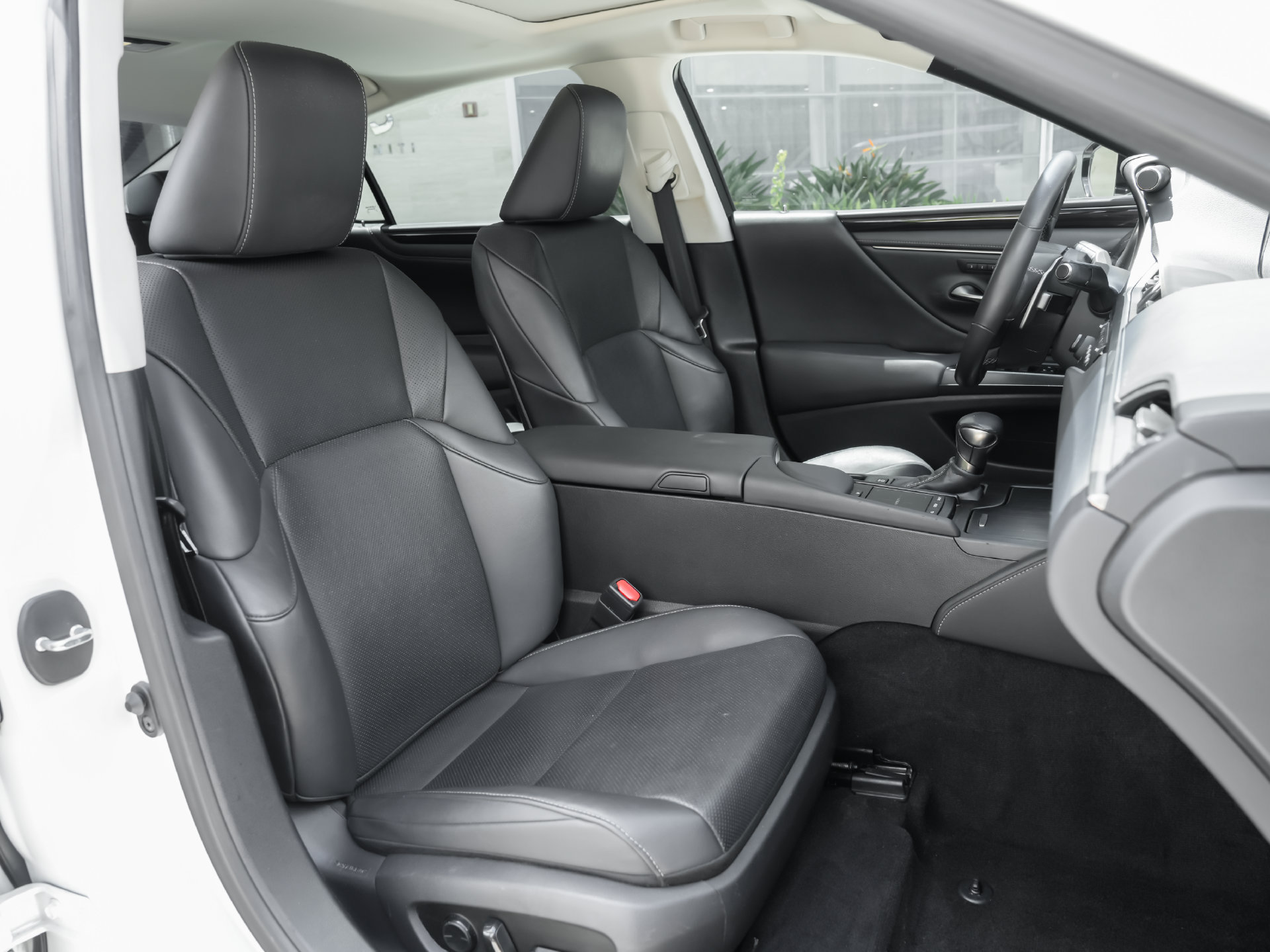 Used 2020 Lexus ES 300h w/ Premium Package FWD image 42