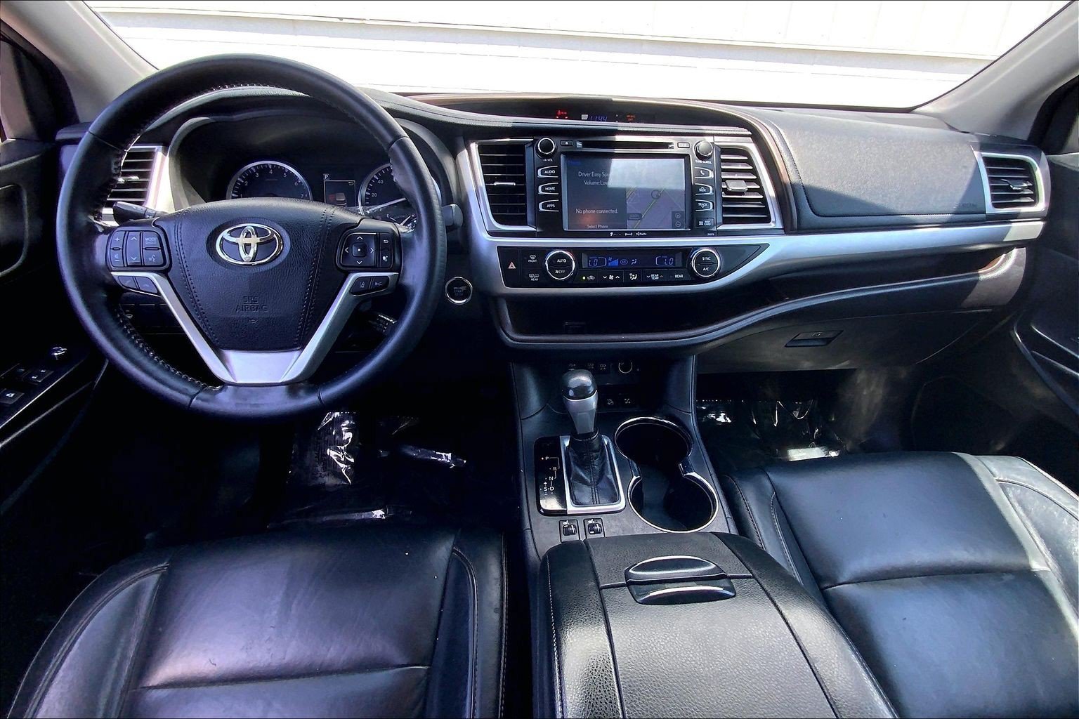 Used 2018 Toyota Highlander XLE AWD/4WD image 19