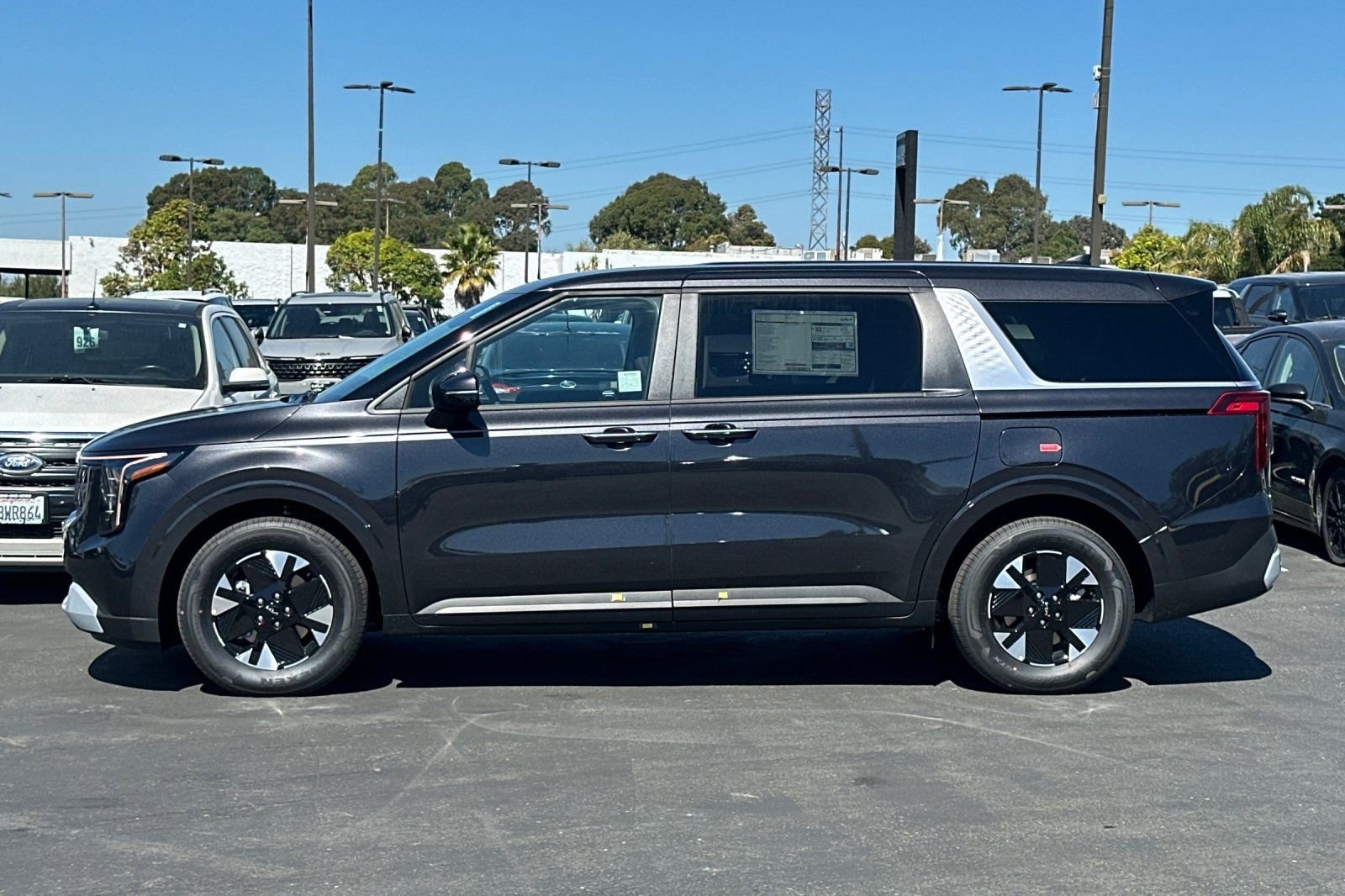 New 2026 Kia Carnival LXS image 7