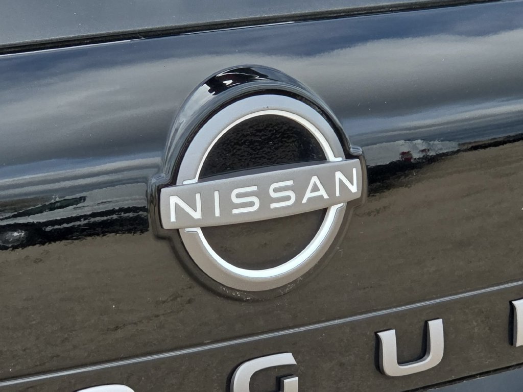 Used 2025 Nissan Rogue SV AWD/4WD image 10