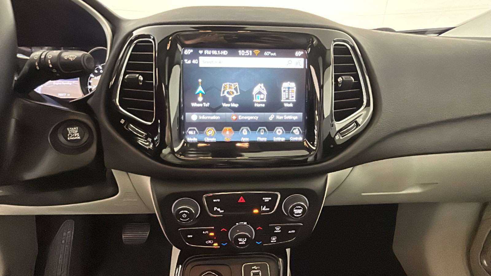 Used 2021 Jeep Compass Limited w/ Sun and Sound Group AWD/4WD image 32