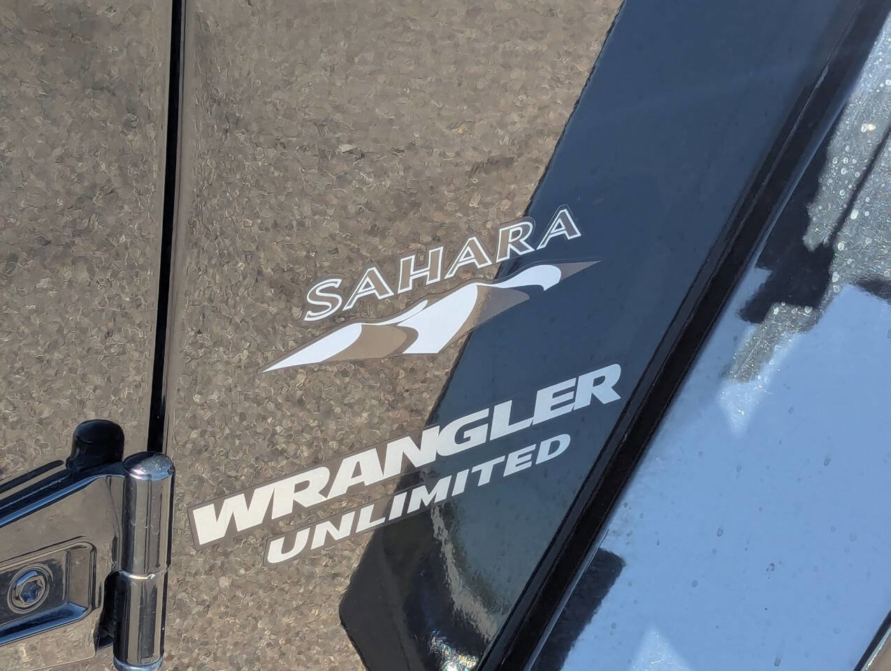 Used 2016 Jeep Wrangler Unlimited Sahara w/ Connectivity Group image 10