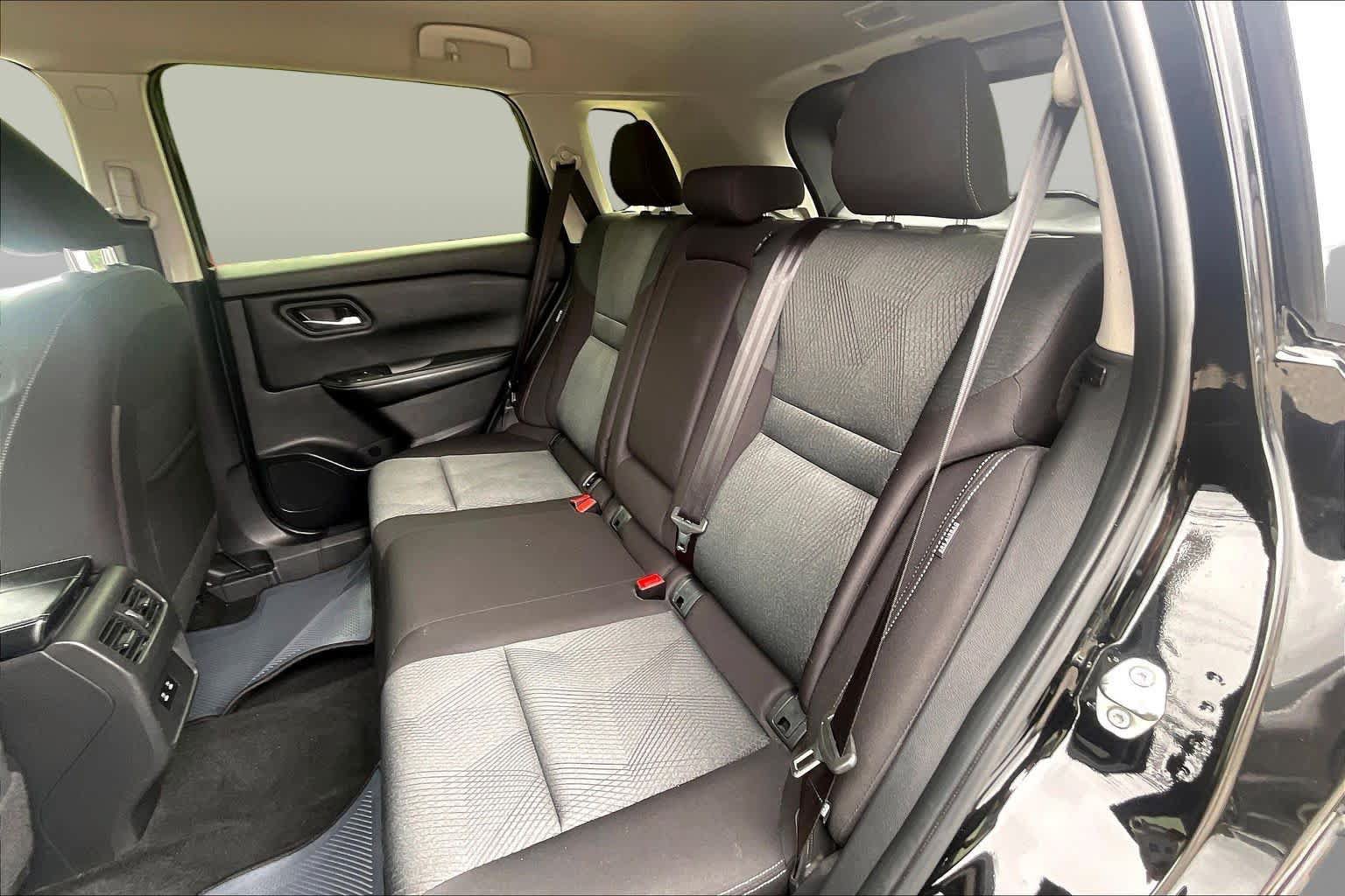 Used 2024 Nissan Rogue SV AWD/4WD image 17