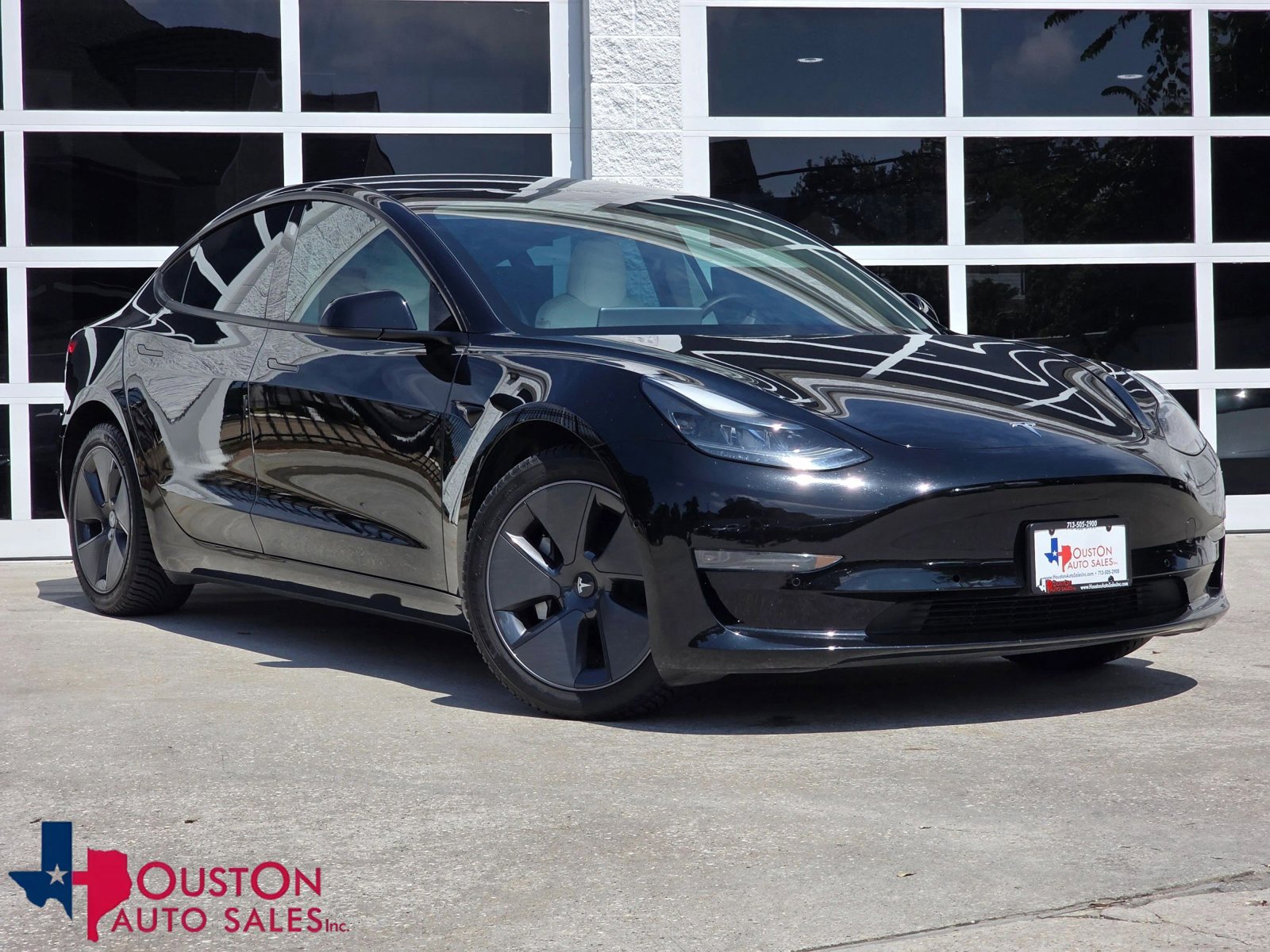 Used 2022 Tesla Model 3 Standard Range RWD image 1