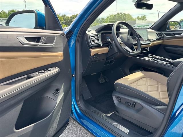 Used 2024 Volkswagen Atlas Cross Sport SE AWD/4WD image 14