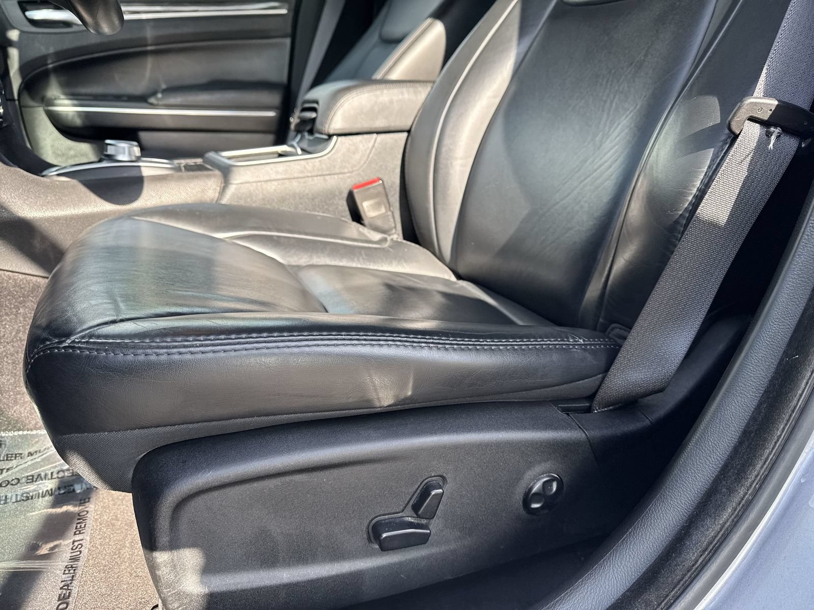 Used 2017 Chrysler 300 Limited RWD image 26