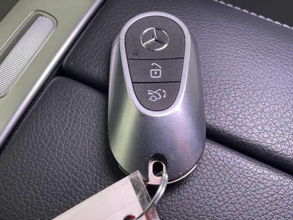 Used 2025 Mercedes-Benz C 300 4MATIC Sedan image 34