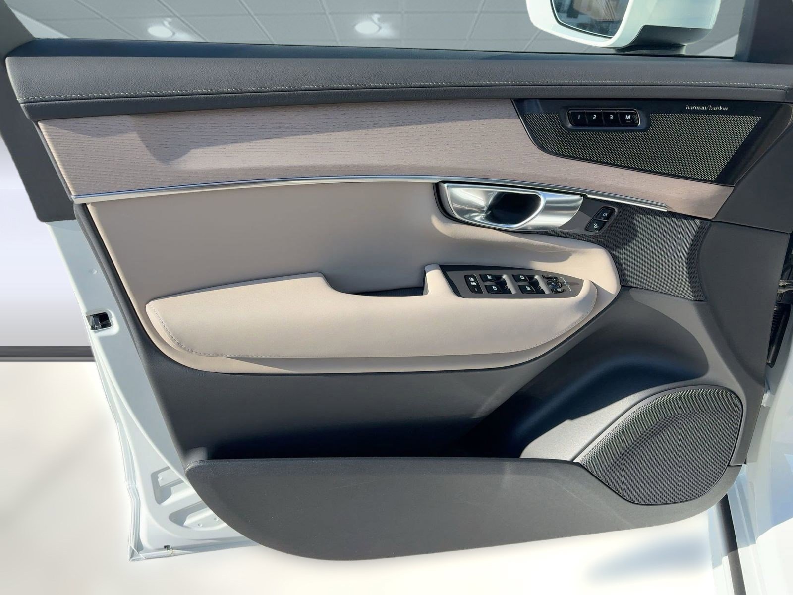 New 2026 Volvo XC90 T8 Ultra w/ Protection Package image 19