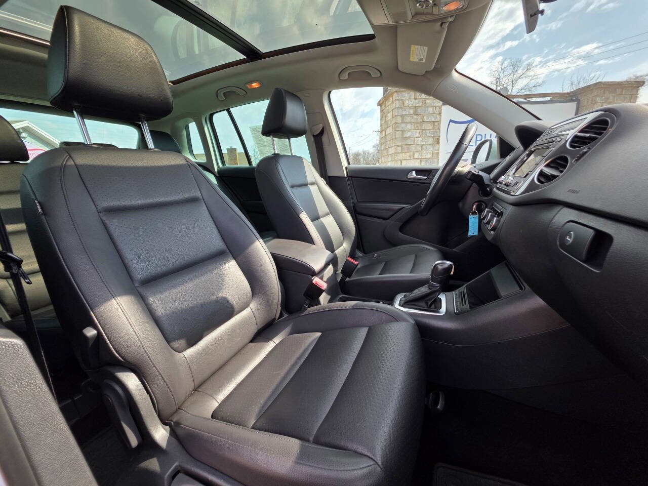 Used 2012 Volkswagen Tiguan SE FWD image 9