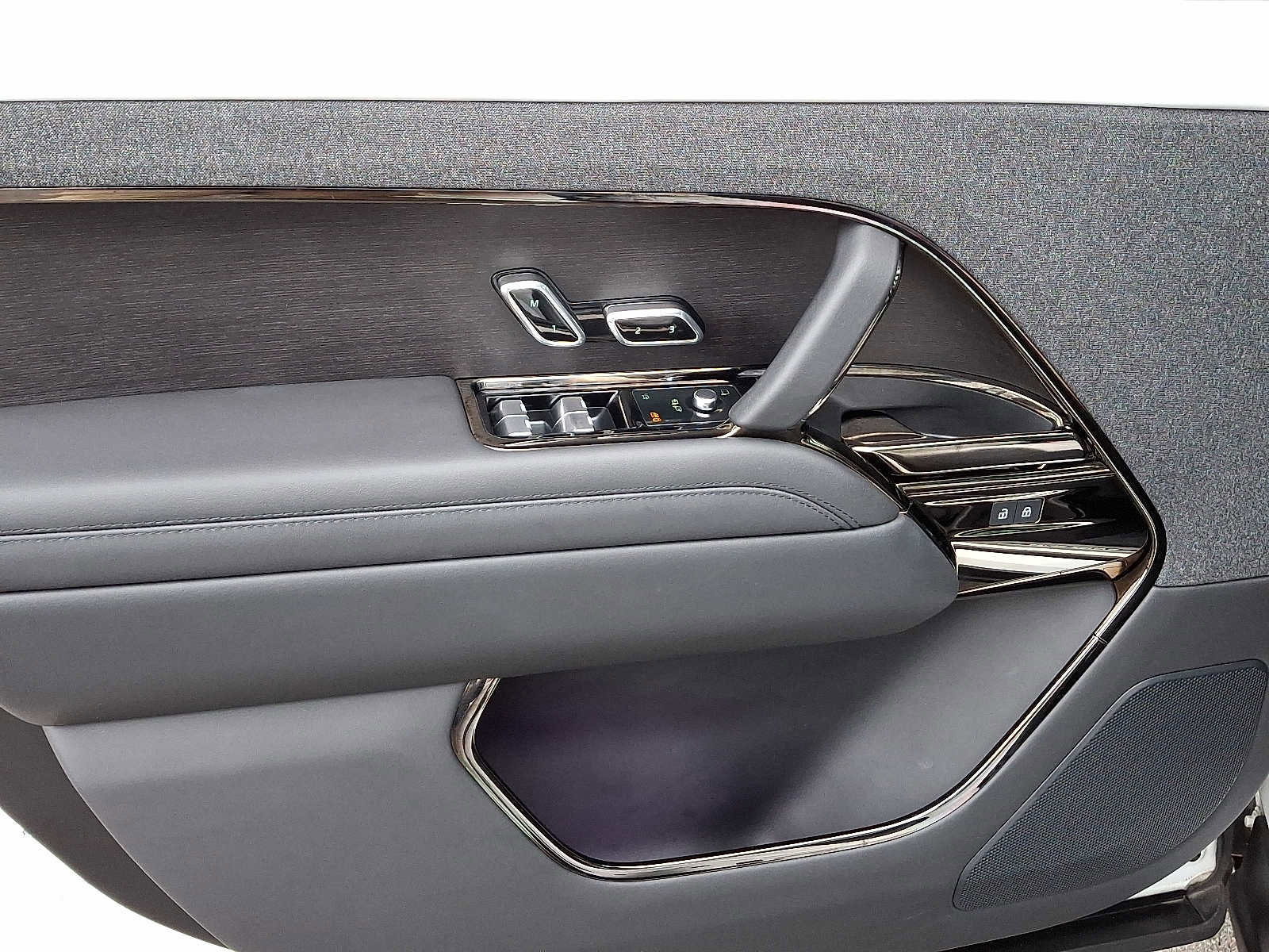 Used 2024 Land Rover Range Rover Sport Dynamic SE image 12