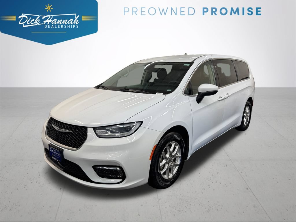Used 2023 Chrysler Pacifica Touring-L FWD image 1