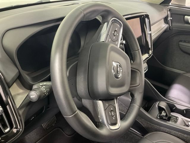 Certified 2025 Volvo XC40 B5 Core AWD/4WD image 19