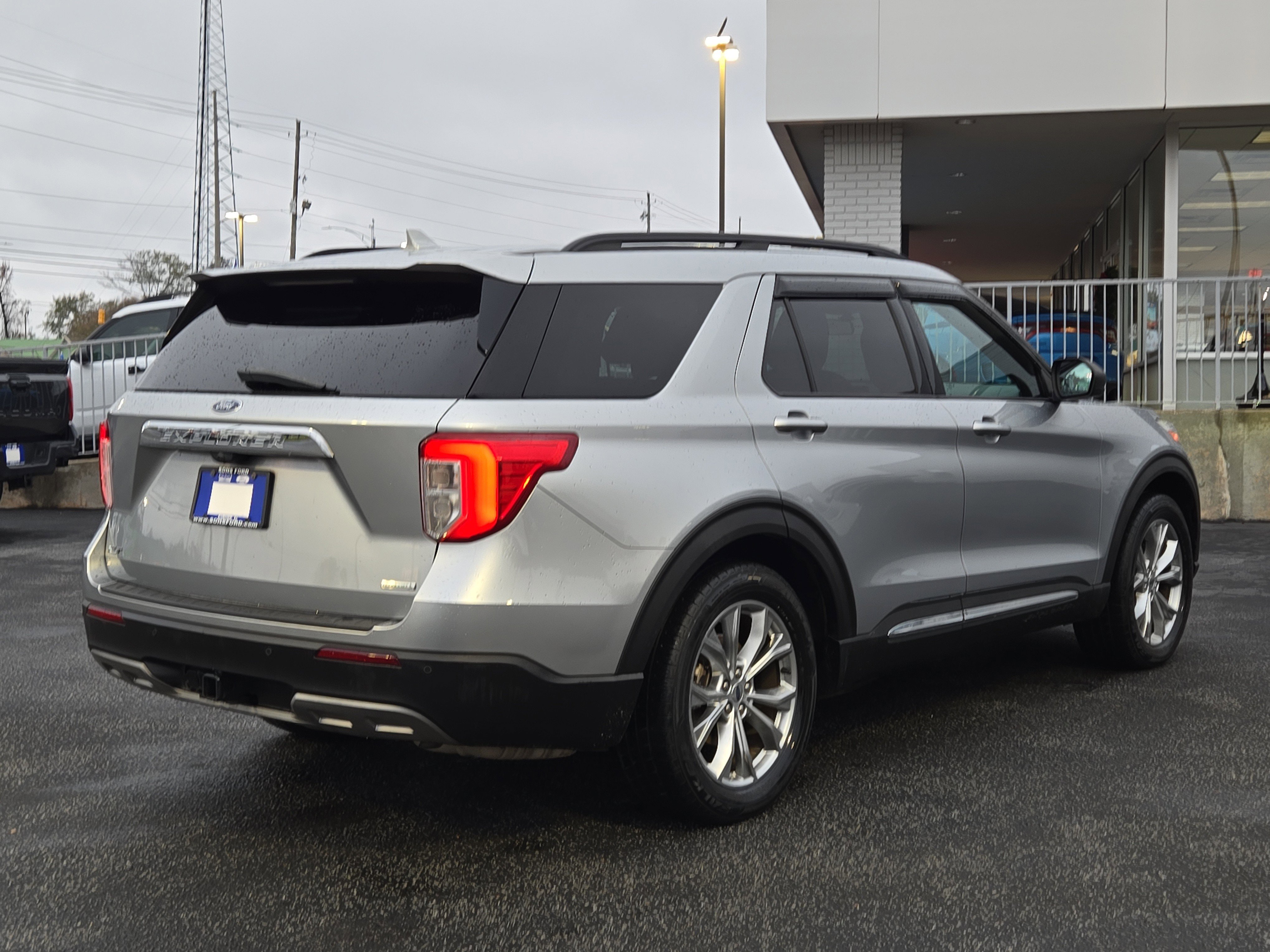 Used 2020 Ford Explorer XLT w/ Equipment Group 202A image 7