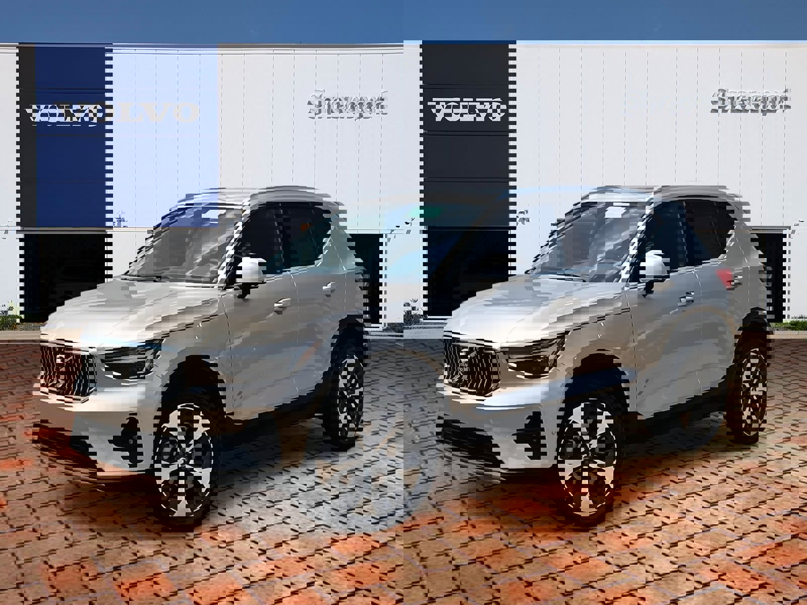 Certified 2024 Volvo XC40 B5 Plus w/ Protection Package Premier