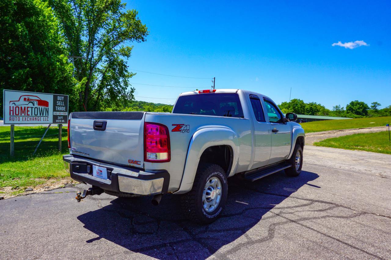 Used 2010 GMC Sierra 2500 SLE w/ SLE Preferred Package AWD/4WD image 3
