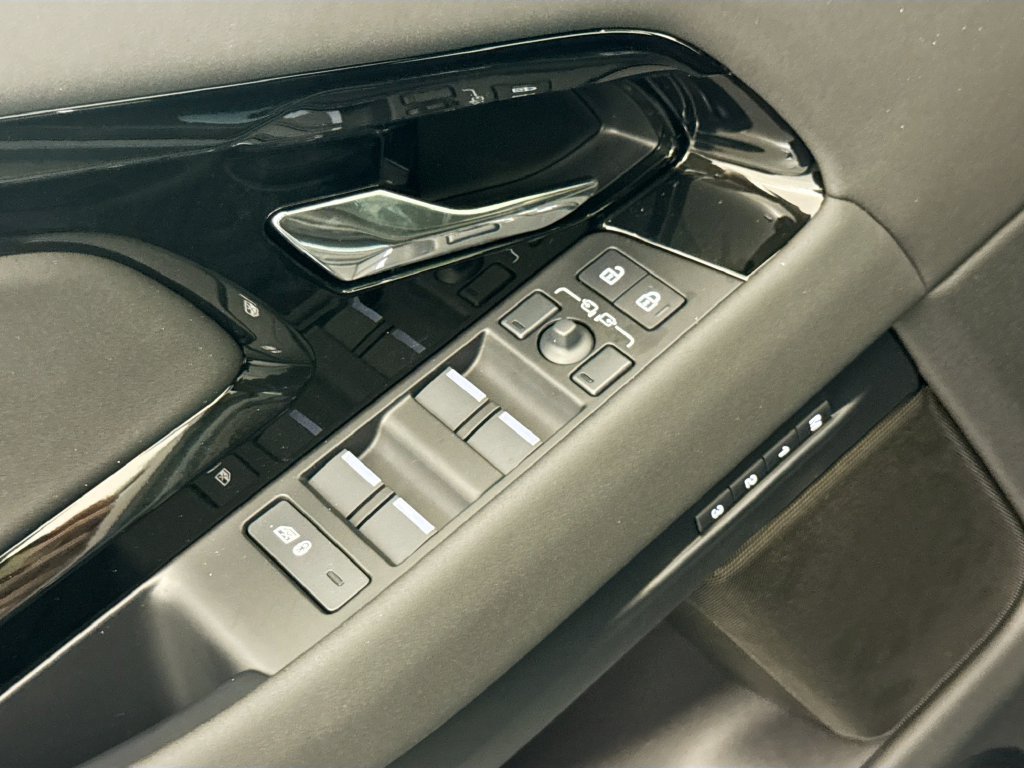 New 2026 Land Rover Range Rover Evoque Hoxton AWD/4WD image 17