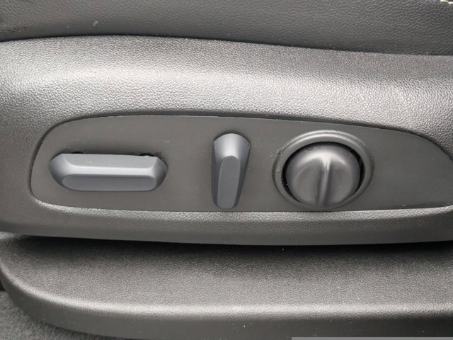 Used 2022 GMC Terrain SLT image 17