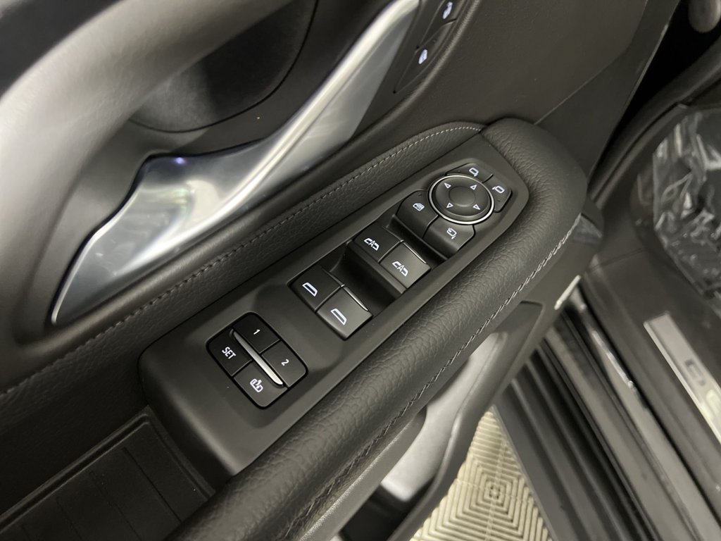 Used 2022 GMC Yukon Denali AWD/4WD image 15