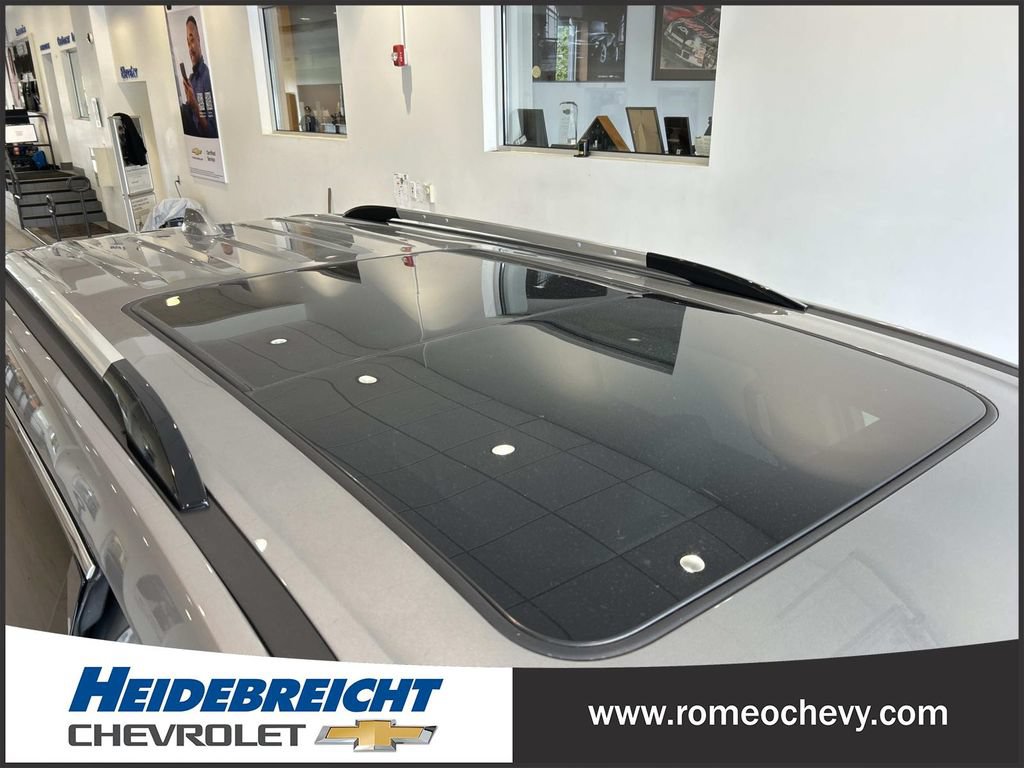 Used 2025 Chevrolet Traverse High Country w/ LPO, Floor Liner Package AWD/4WD image 37