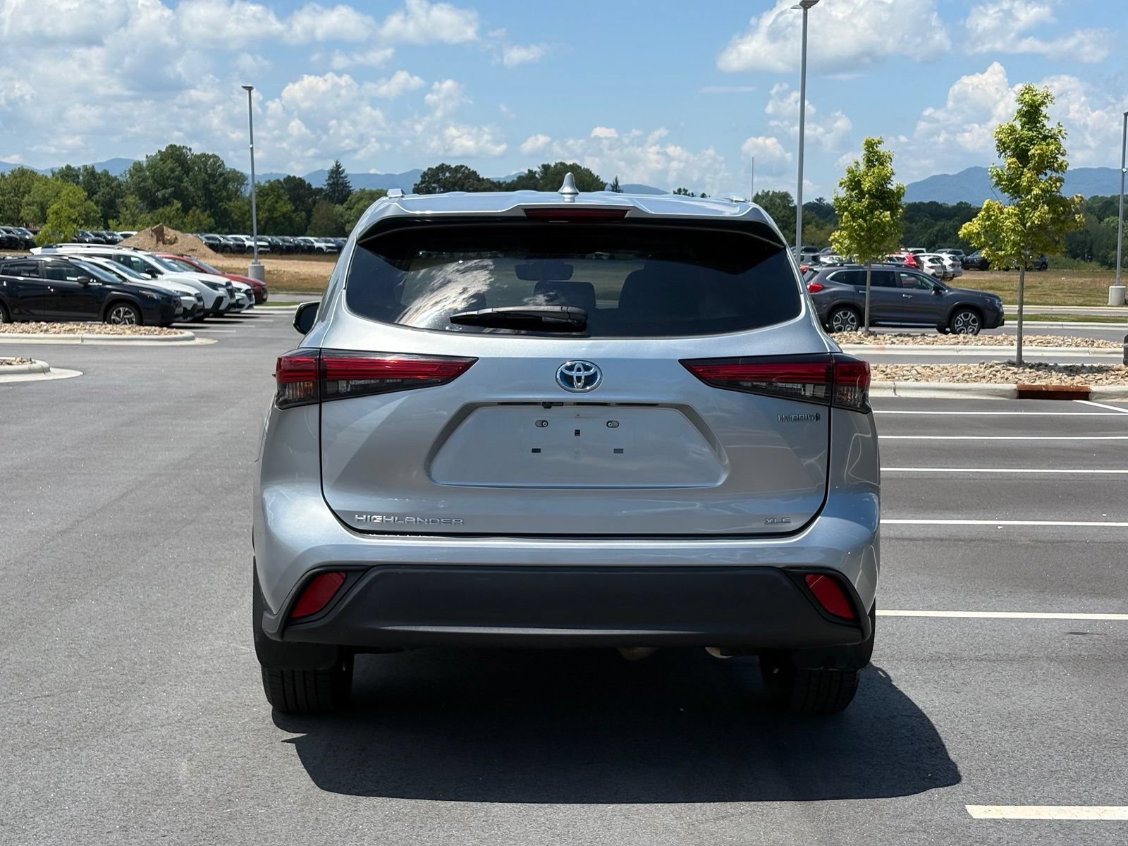 Used 2023 Toyota Highlander XLE AWD/4WD image 8