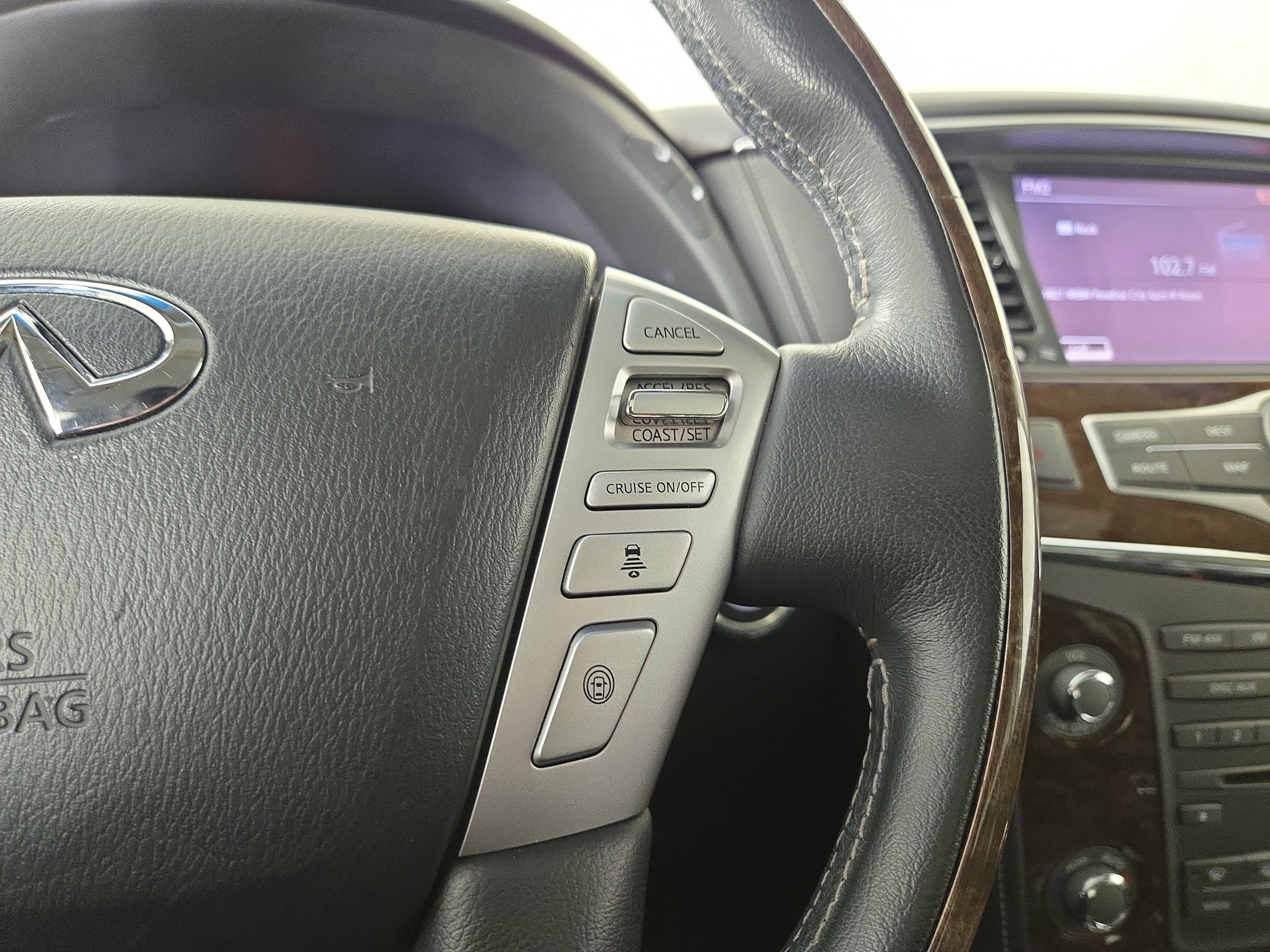 Used 2017 INFINITI QX80 4WD w/ Driver Assistance Package image 17