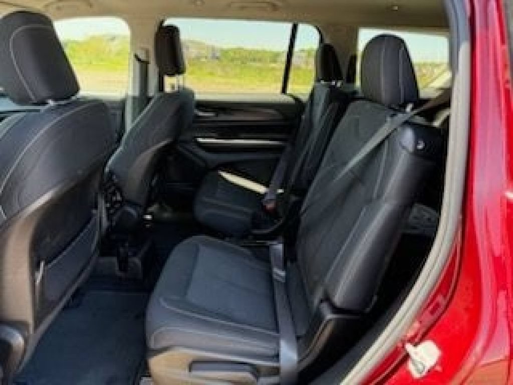 Used 2023 Jeep Grand Cherokee L Laredo AWD/4WD image 19