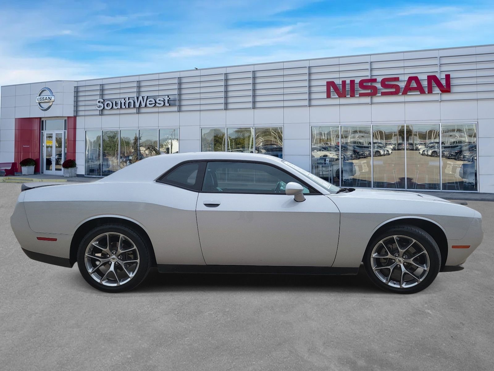 Used 2023 Dodge Challenger SXT w/ Plus Package RWD image 5