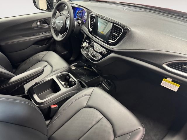 New 2026 Chrysler Pacifica Select image 4