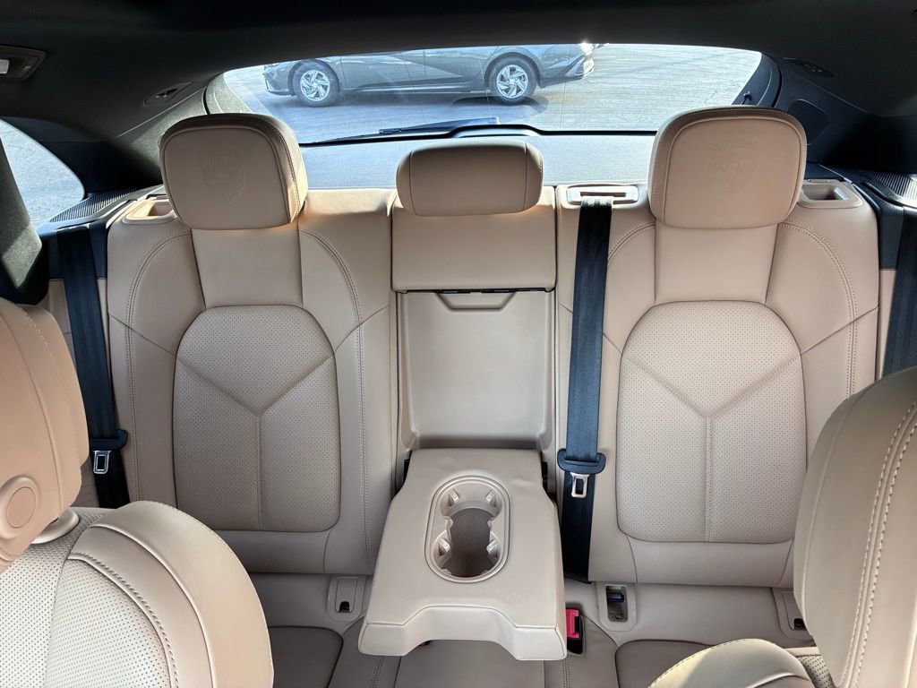 Used 2023 Porsche Macan S AWD/4WD image 19